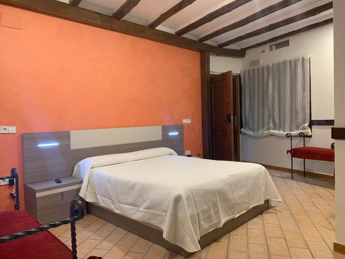 Hostal Poeta Machado バエサ エクステリア 写真