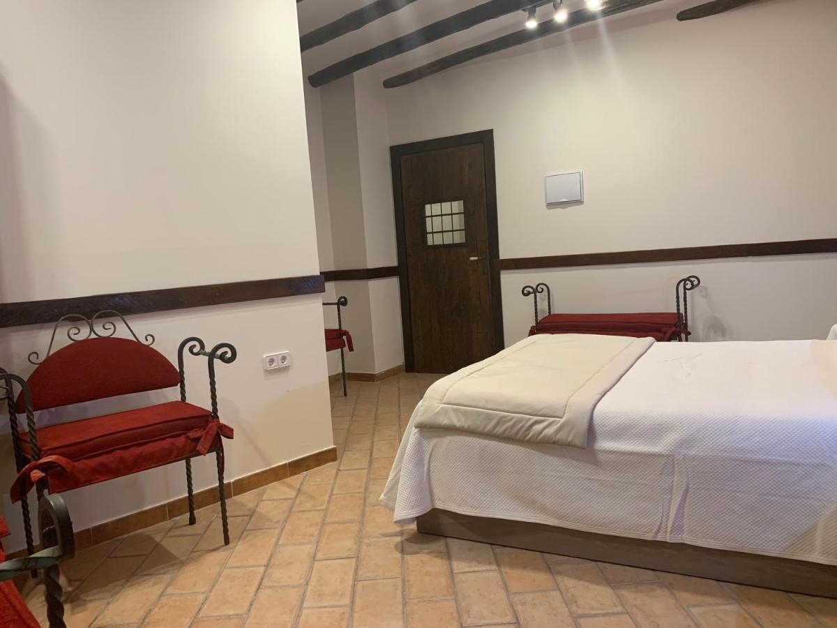 Hostal Poeta Machado バエサ エクステリア 写真